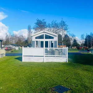 The Hideaway With Hot Tub Holiday home York